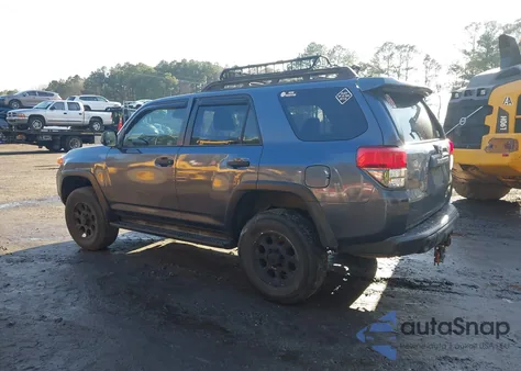 2011 Toyota 4Runner Trail V6 z USA, uszkodzony, nr VIN JTEBU5JR2B5062251